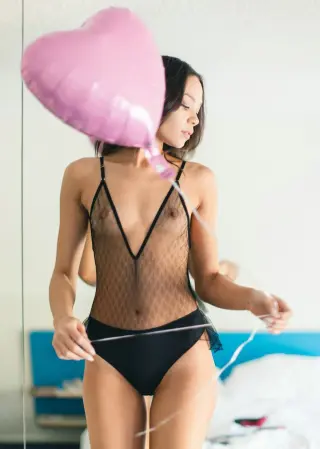 Danielle Alcaraz photo 8 — Brown, Slim