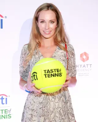 Danielle Collins photo 2 — Blonde, Athletic