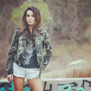 Danielle DiLorenzo photo 7 — American, Brown
