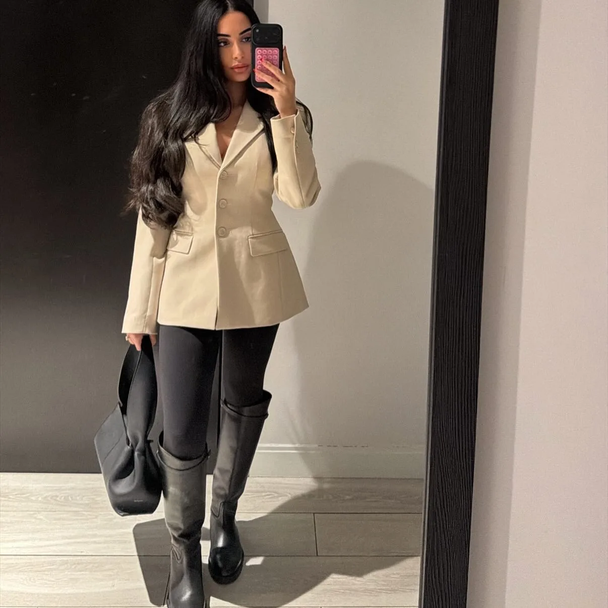 Danielle Levy photo 3 — Athletic, Brown