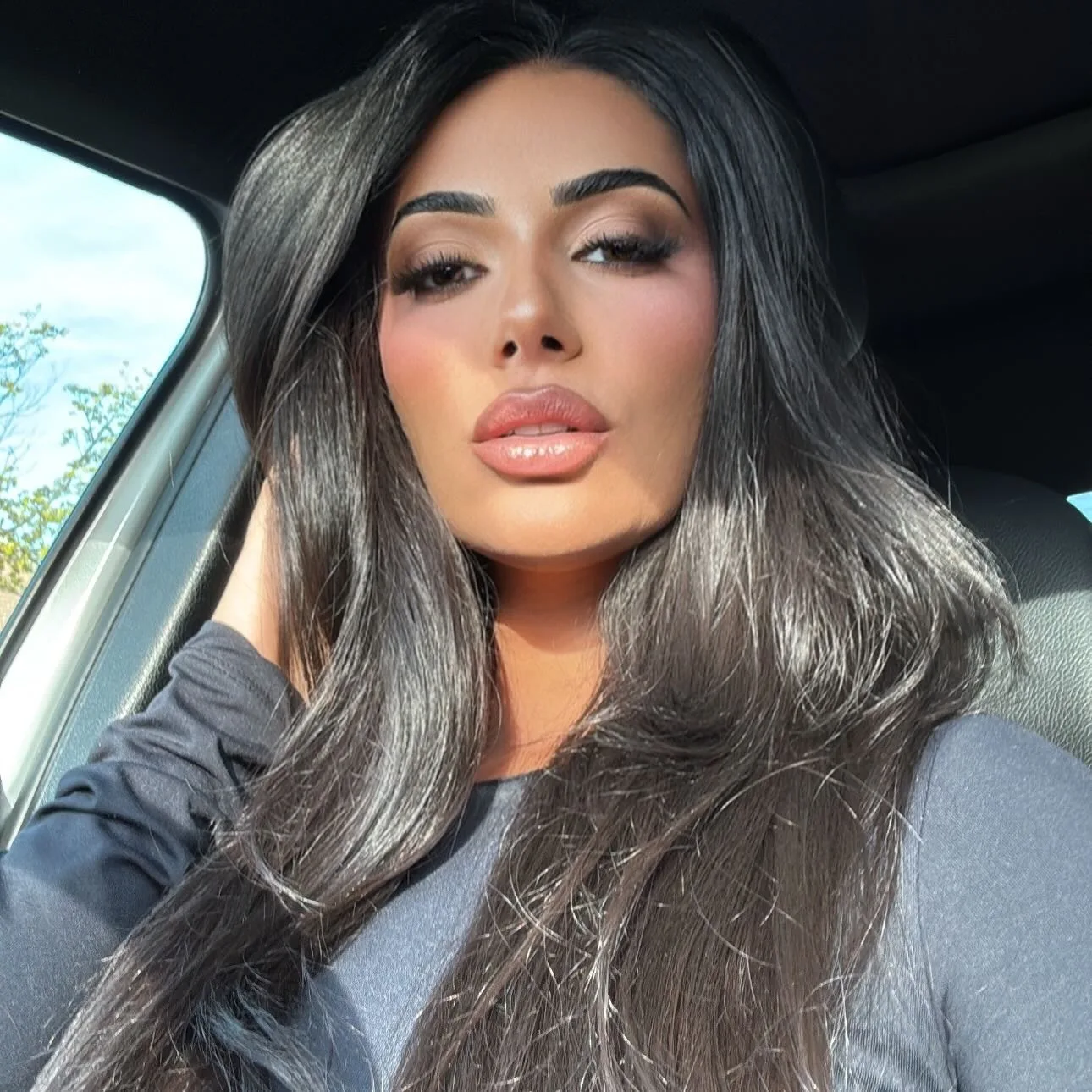 Danielle Levy photo 4 — Brown, Caucasian