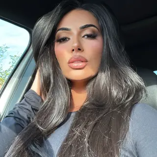 Danielle Levy photo 4 — Brown, Caucasian