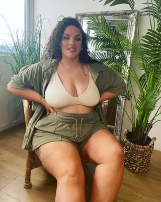 Danielle Lucy photo 11 — Caucasian, Plus Size Model
