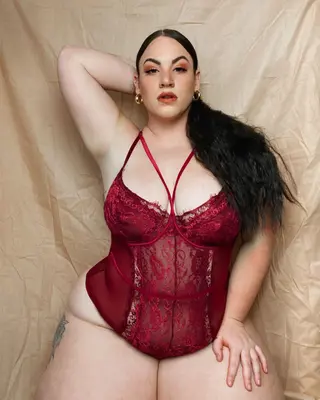 Danielle Lucy photo 13 — British, Brown