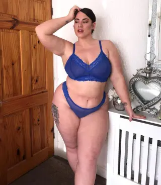 Danielle Lucy photo 9 — Chubby, Green