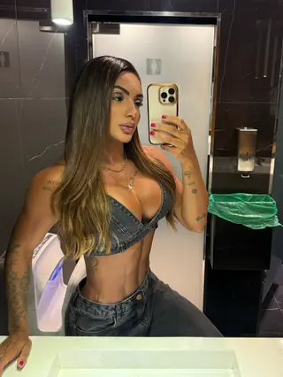 Debora Buy photo 15 — Muscular, Brown
