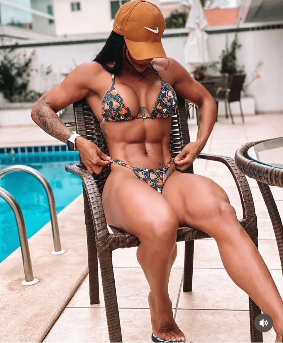 Debora Buy photo 4 — Brown, Latin