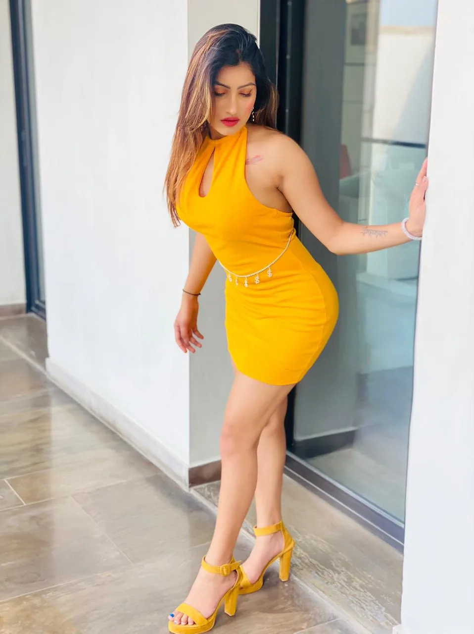 Deepali Chauhan photo 8 — Black, Slim