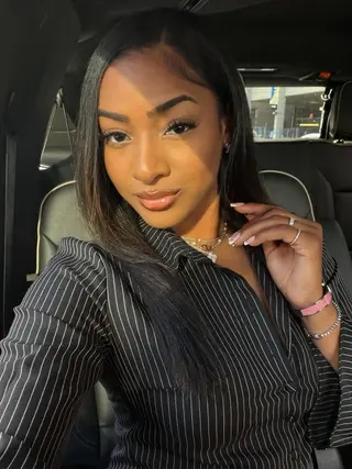 Deja Kelly photo 4 — Brown, Black