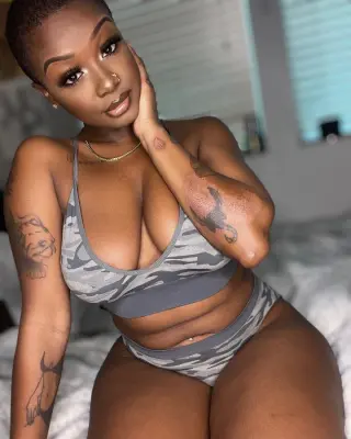 Deja Marie photo 8 — Black, Average