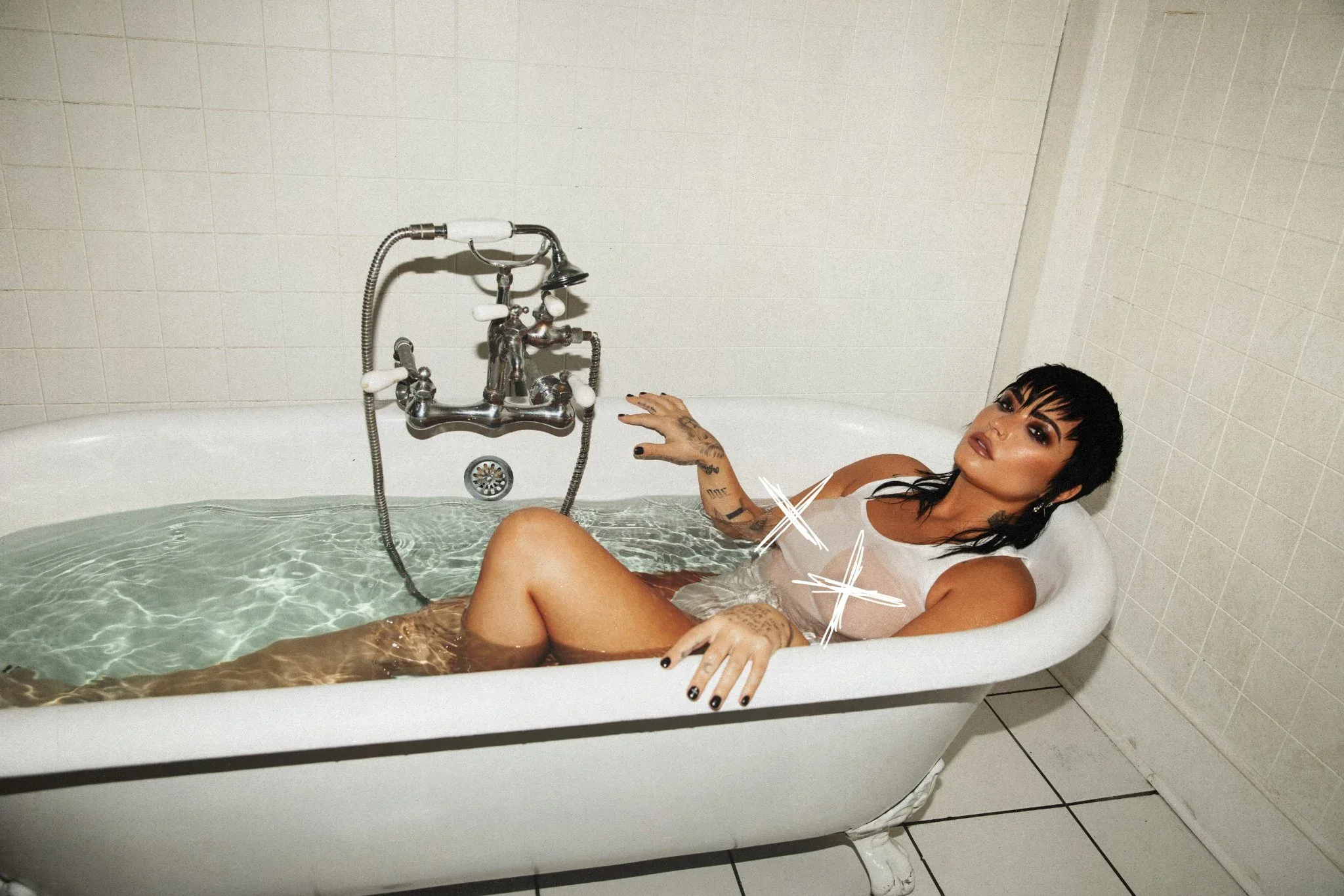 Demi Lovato photo 10 — Brown, Latin