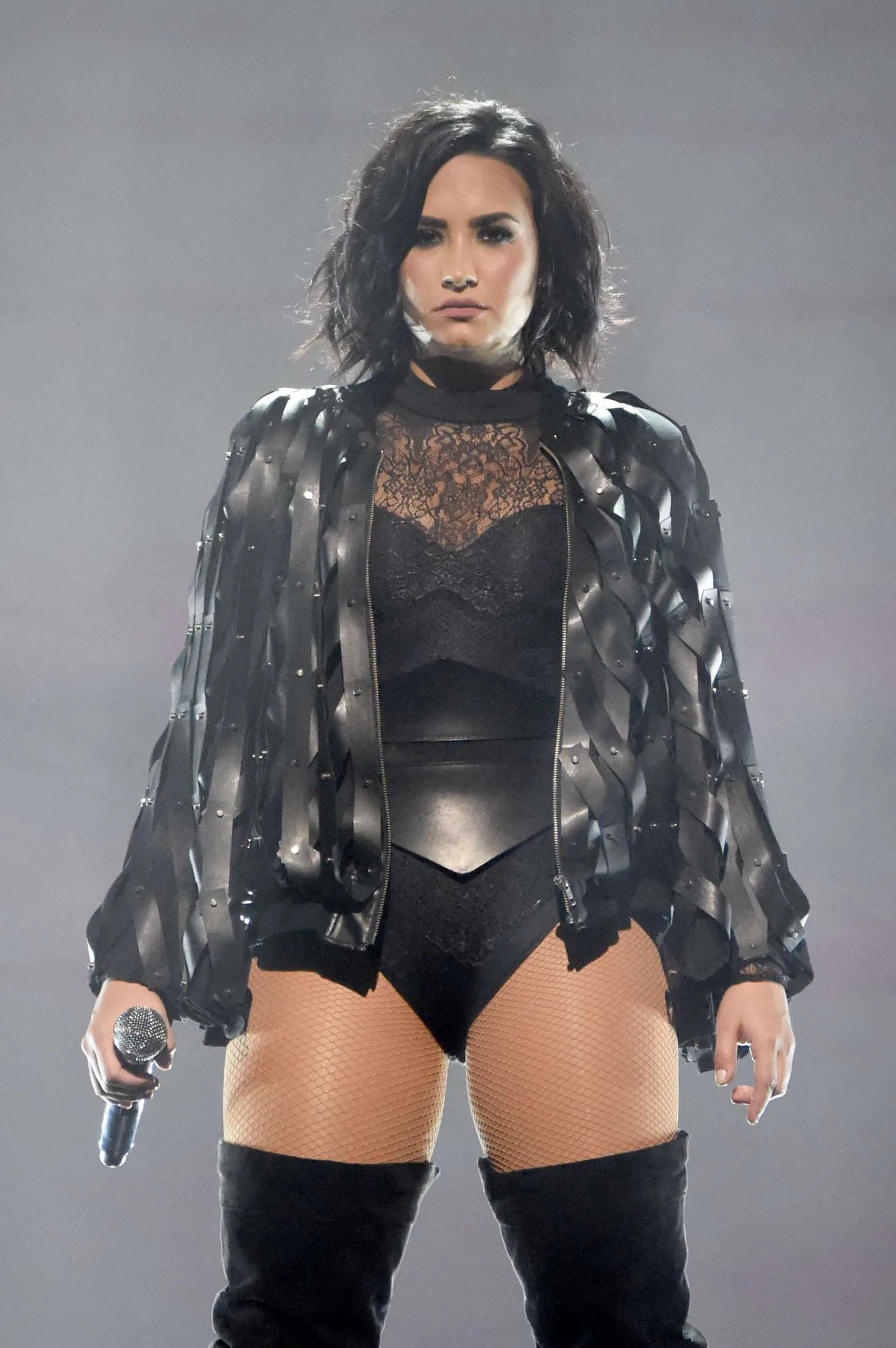 Demi Lovato photo 2 — Brown, Average