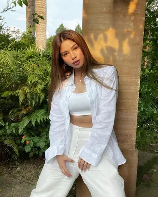 Denise Laurel photo 10 — Brown, Caucasian