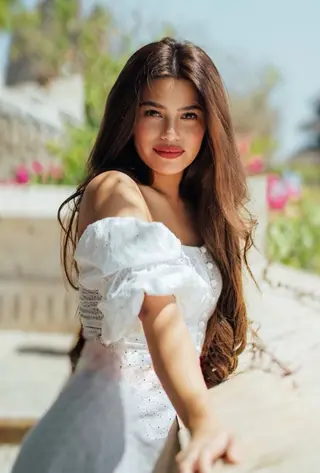 Denise Laurel photo 4 — Brown, Caucasian