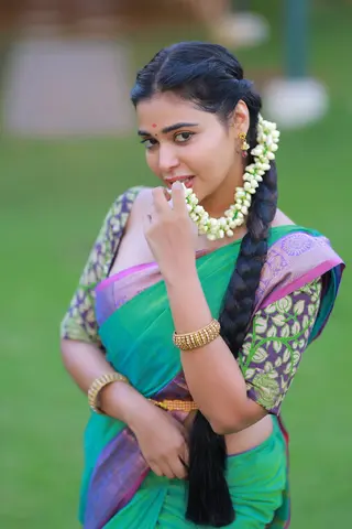 Dharsha Gupta photo 3 — Slim, Brown