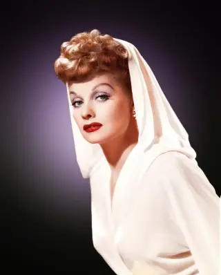 Diane Belmont photo 13 — American, Brown