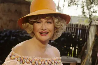 Diane Ladd photo 15 — Average, Green