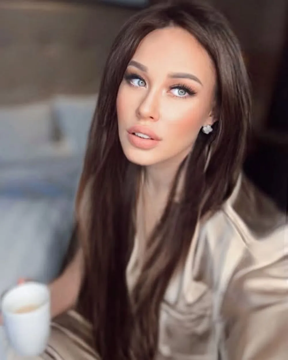 Dinara Aliyeva photo 2 — Slim, Blue