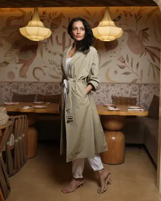 Dipannita Sharma photo 2 — Black, Slim