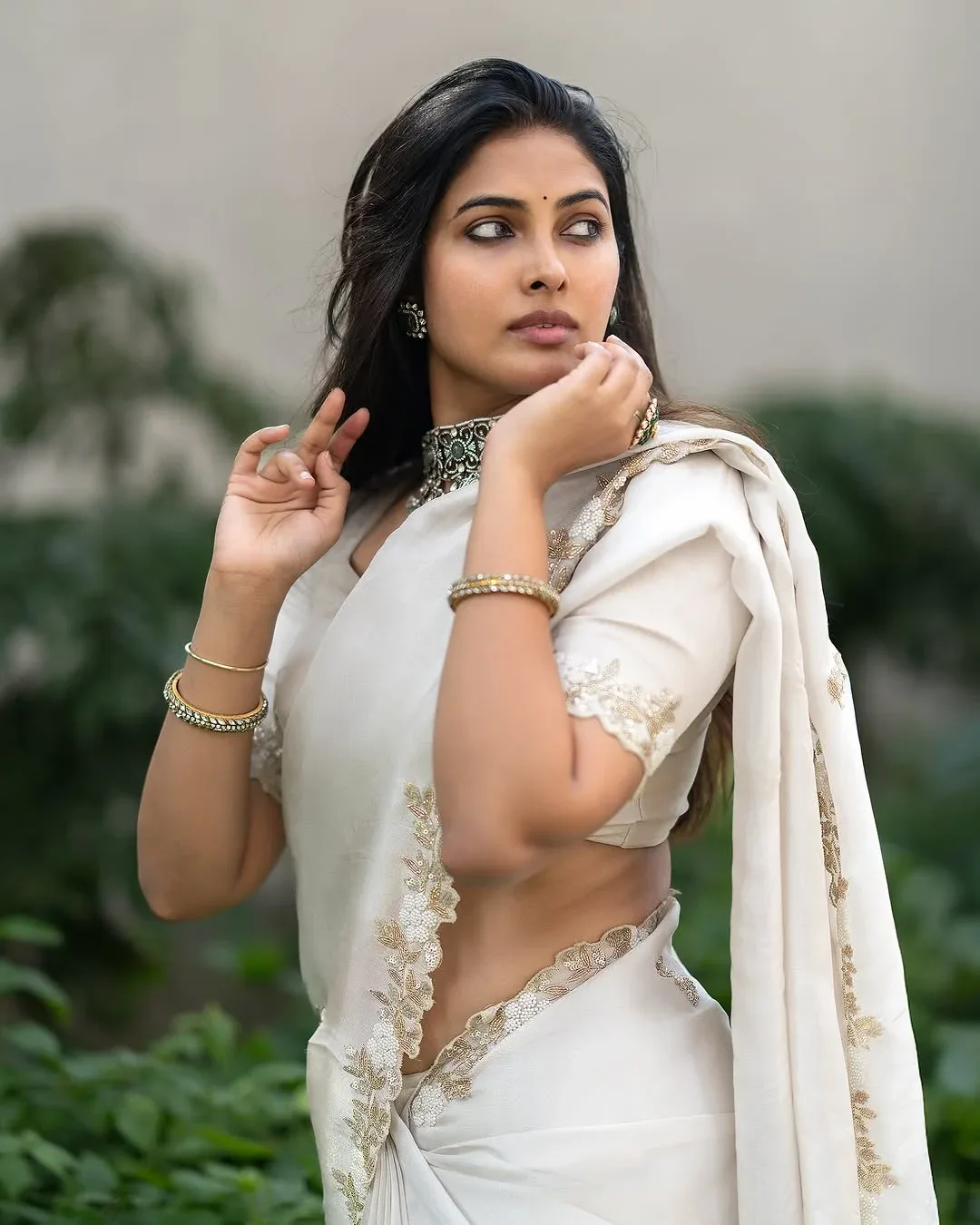 Divi Vadthya photo 10 — Brown, Asian