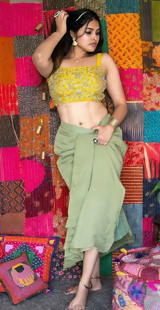 Divi Vadthya photo 16 — Brown, Asian