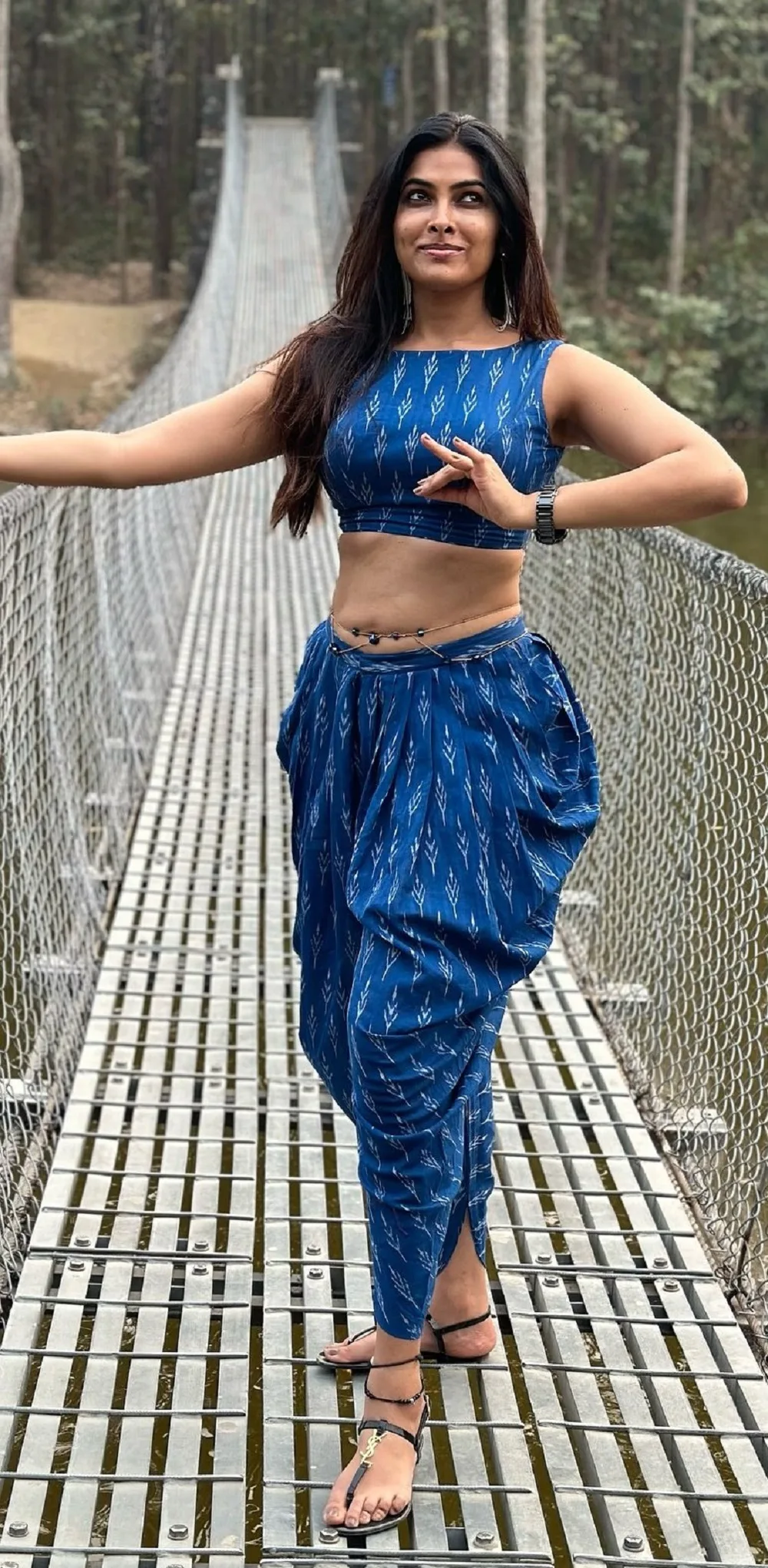Divi Vadthya photo 19 — Indian, Black