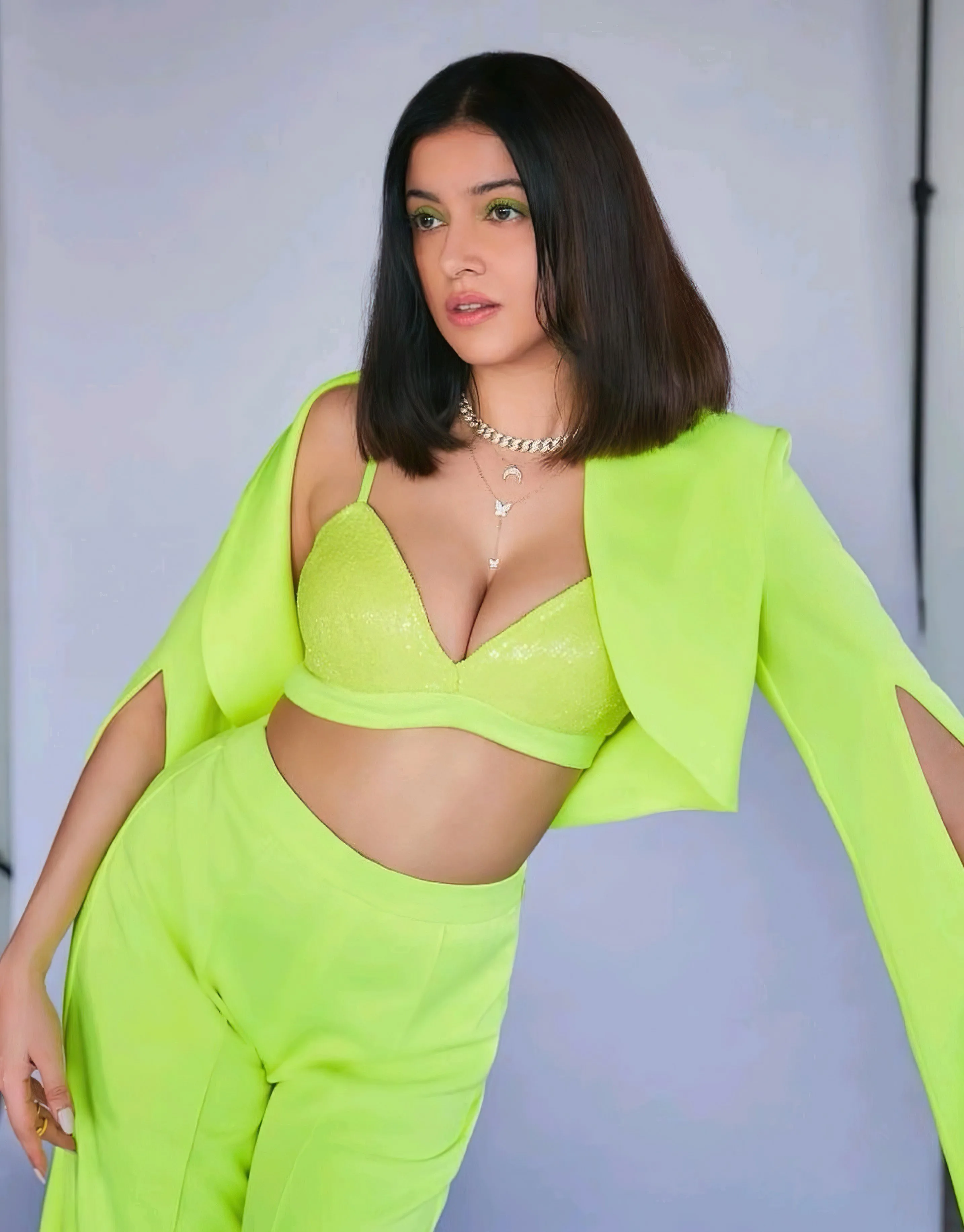 Divya Khosla Kumar photo 1 — Indian, Brown