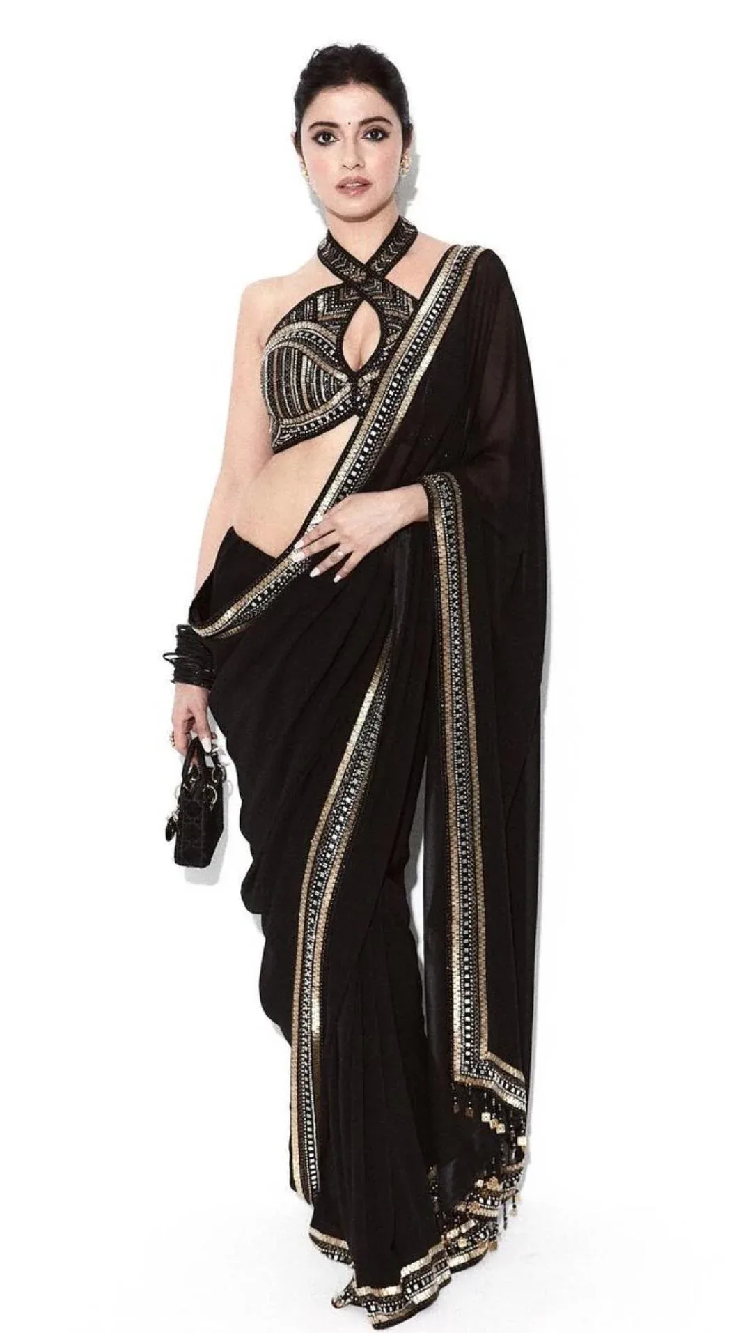 Divya Khosla Kumar photo 9 — Average, Brown