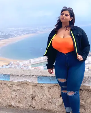 Dounia photo 14 — Brown, Chubby