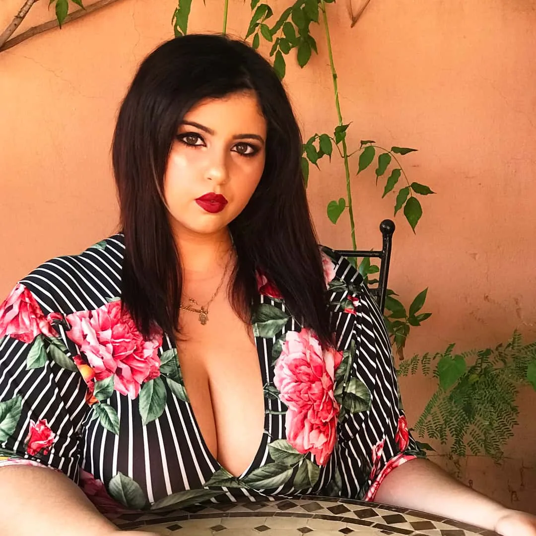 Dounia photo 16 — Brown, Middle Eastern
