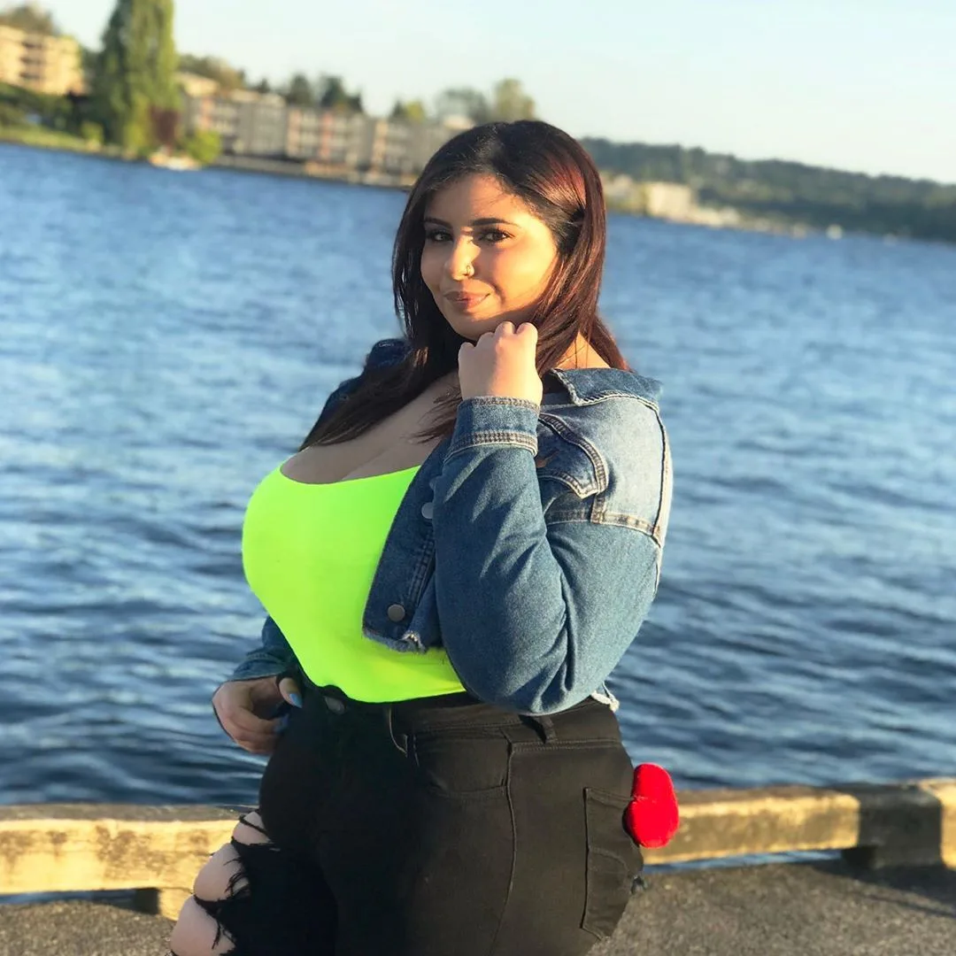 Dounia photo 19 — American, Brown