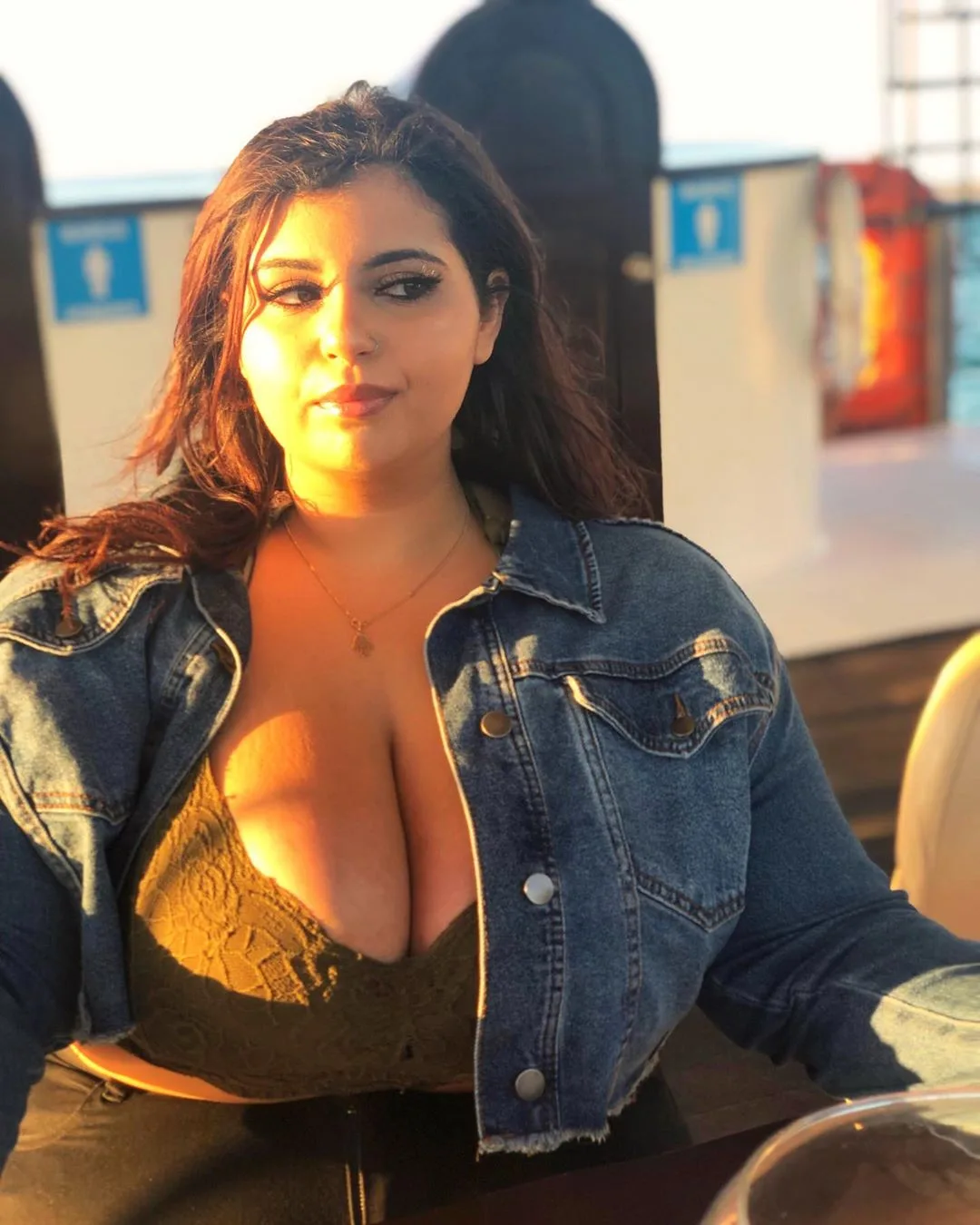 Dounia photo 4 — Brown, Middle Eastern
