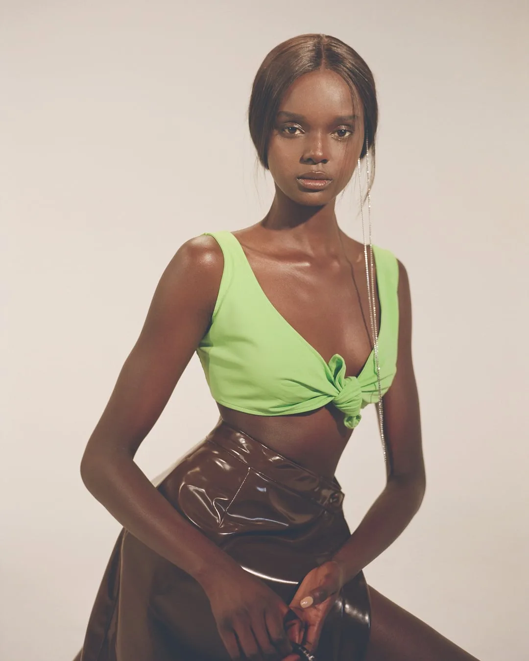 Duckie Thot photo 15 — Average, Brown