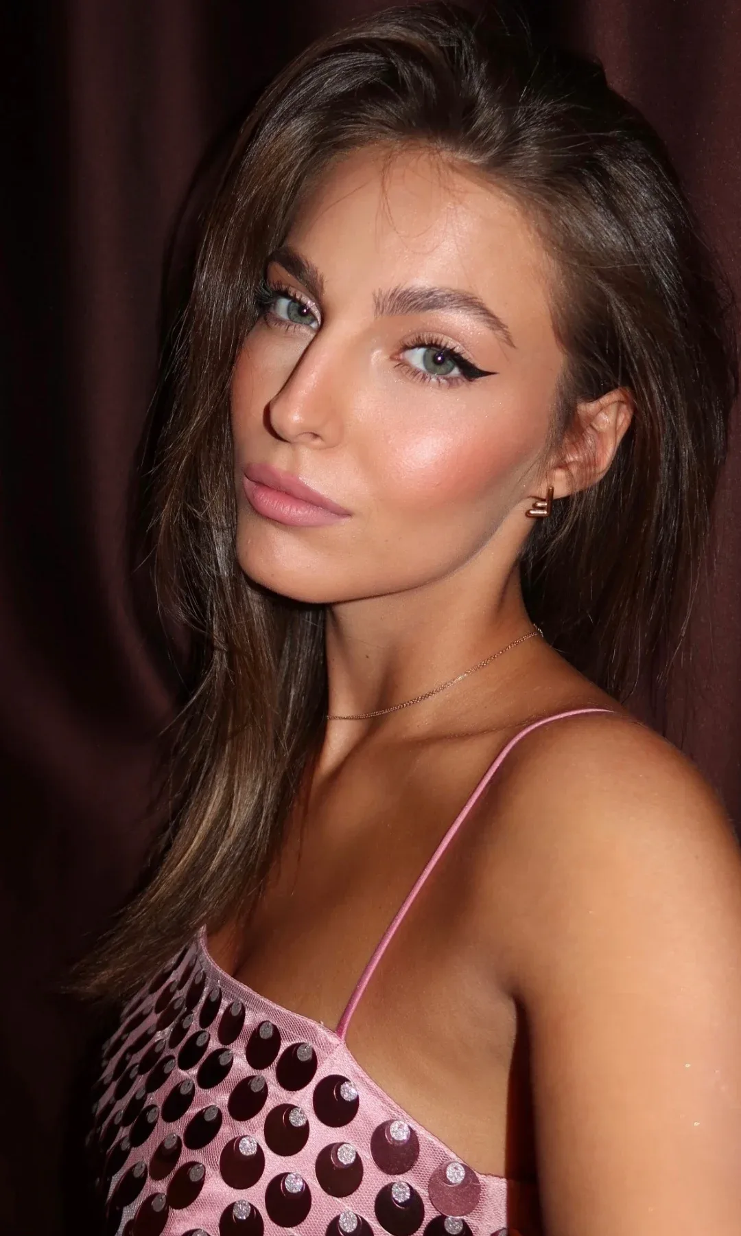 Dzejla Ramovic photo 8 — Brown, Slim