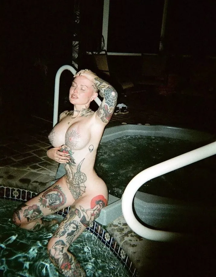 E. Boring photo 15 — Adult Model, American