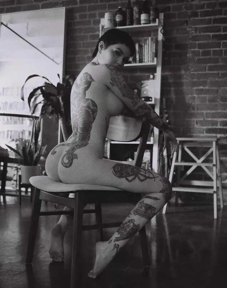 E. Boring photo 3 — Adult Model, American
