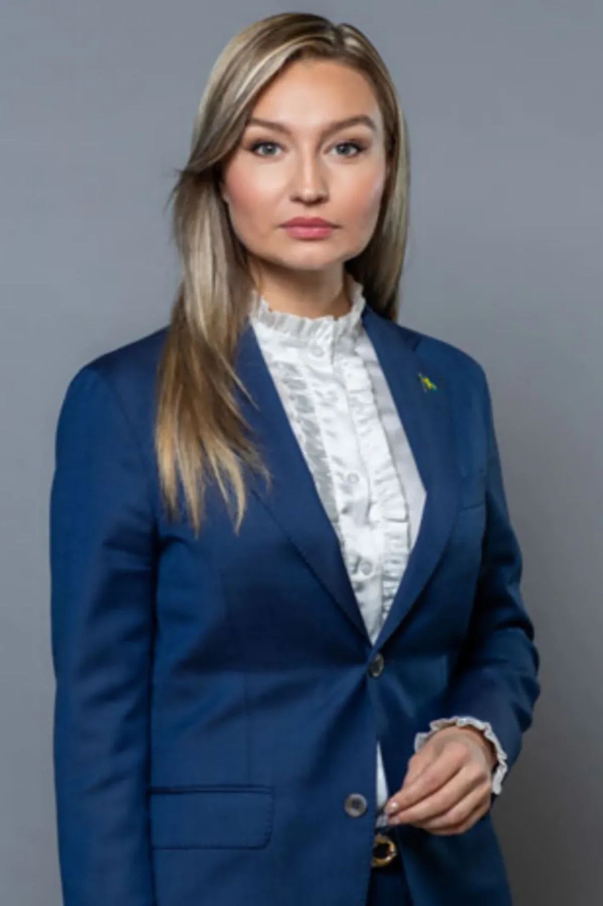 Ebba Busch photo 3 — Slim, Blue