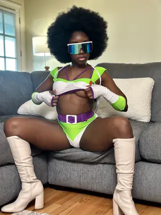 Ebony Butts photo 3