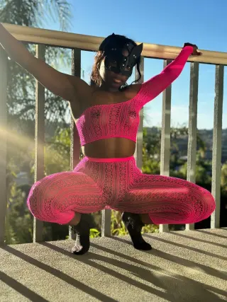 Ebony Butts photo 6