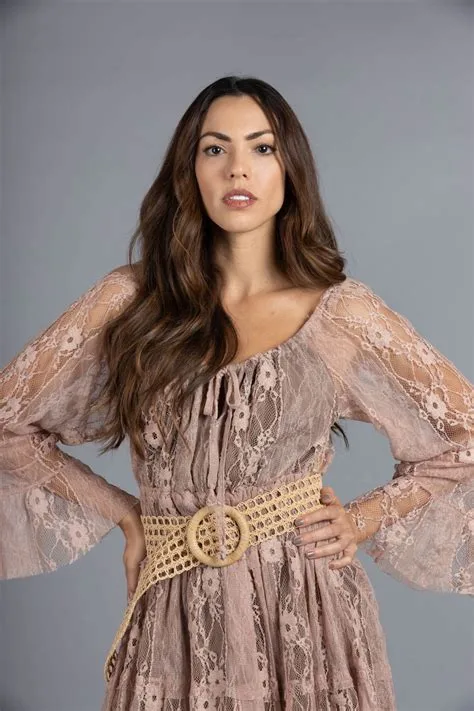 Eileen Roca photo 1 — Brazilian),  (Colombian, Brown