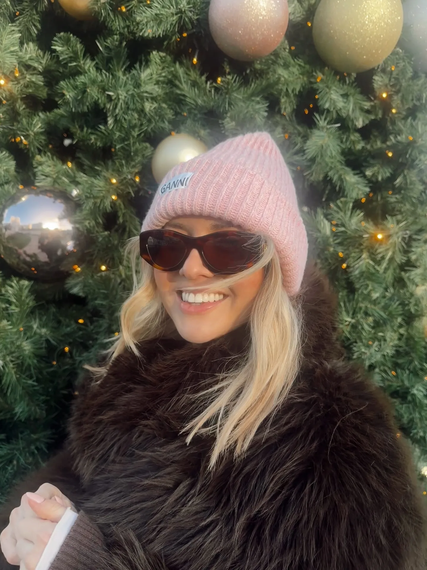 Eleanor Roper photo 5 — Caucasian, Journalist, Presenter, Radio Host, TV Host