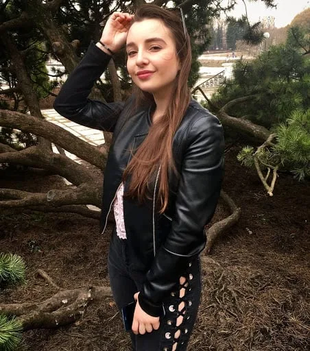 Elena Deligioz photo 8 — Brown, Average
