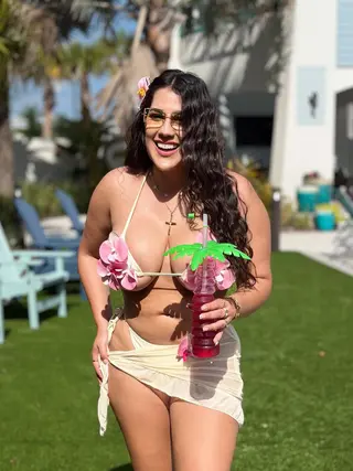 Eliana Ramirez photo 11 — Latin, Content Creator (Non-Adult), Glamour Model
