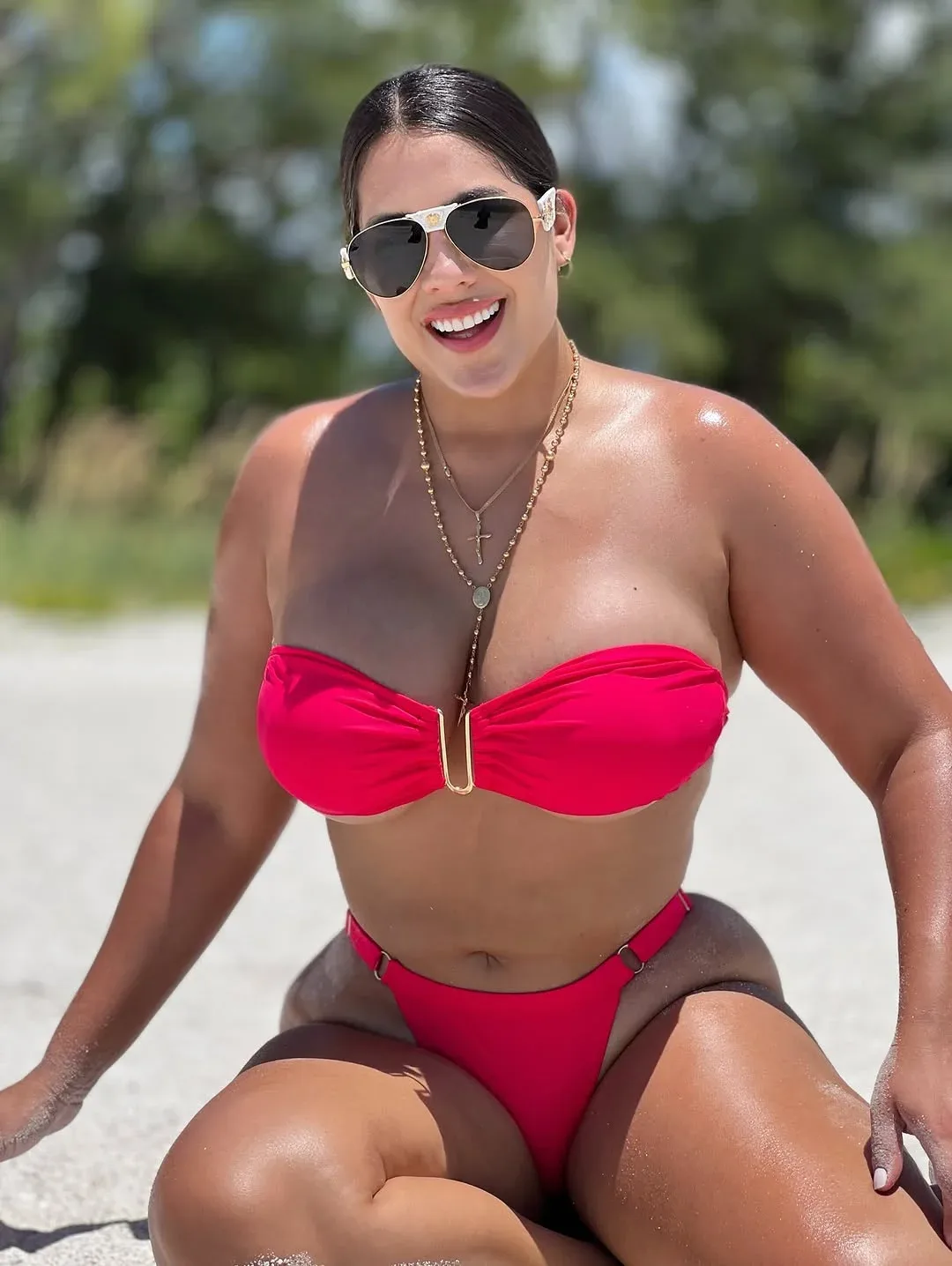 Eliana Ramirez photo 8 — Black, Average