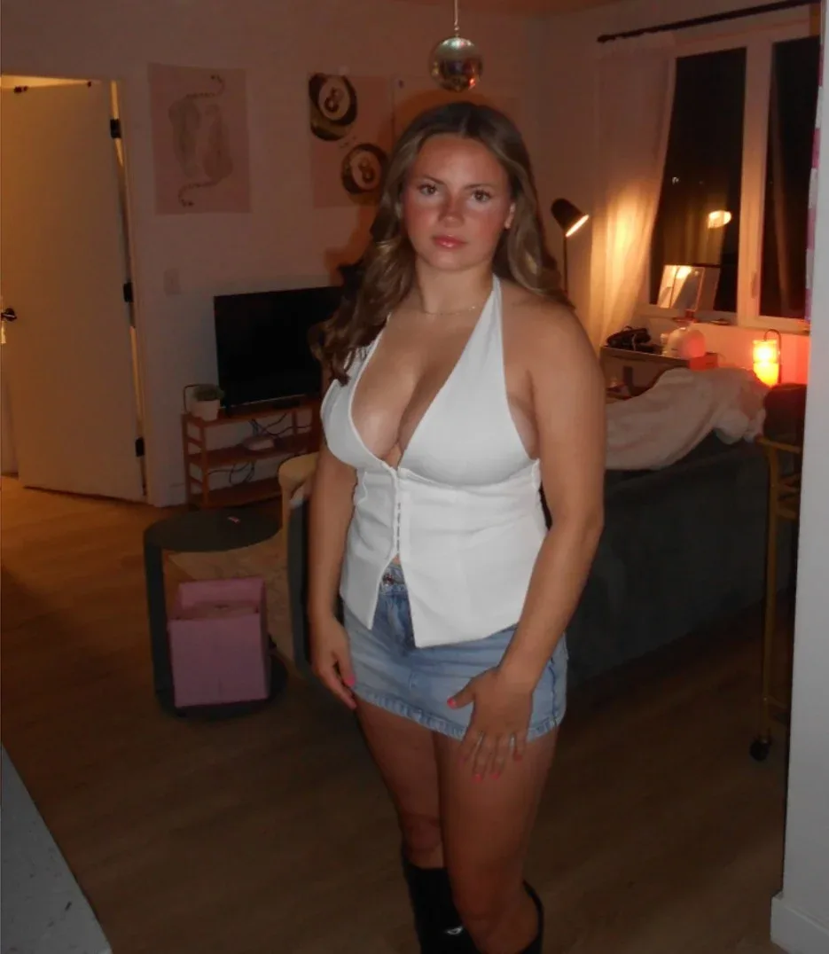 Ella MacPherson photo 16 — Brown, Caucasian