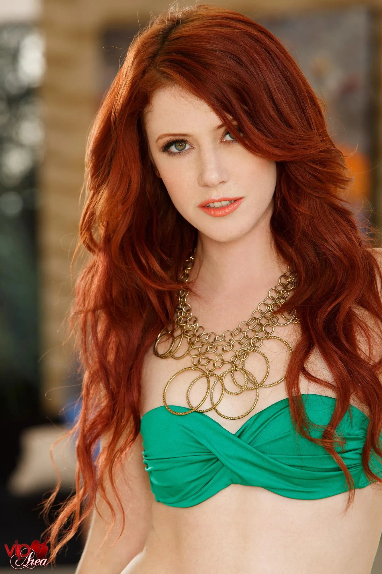 Elle Alexandra photo 14 — Red, Slim