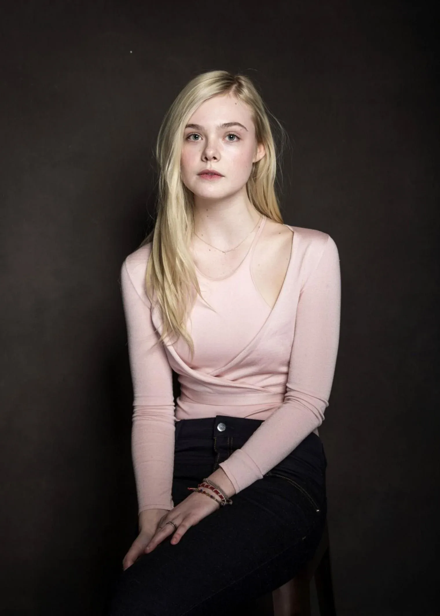 Elle Fanning photo 1 — American, Blonde