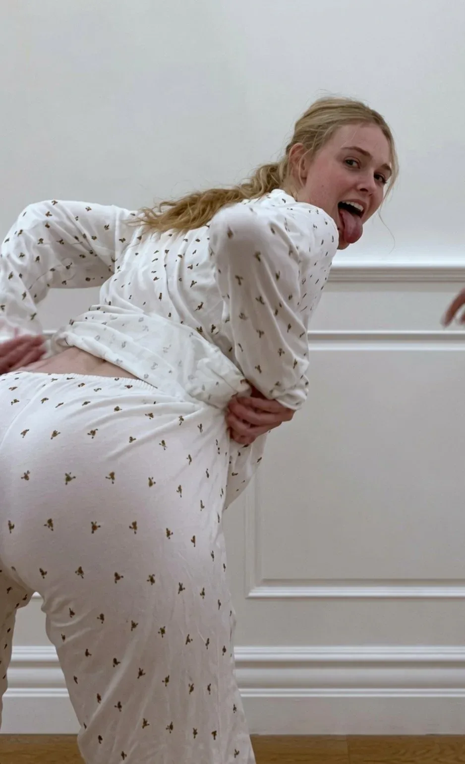 Elle Fanning photo 16 — Blue, Caucasian