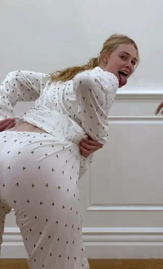 Elle Fanning photo 16 — Blue, Caucasian