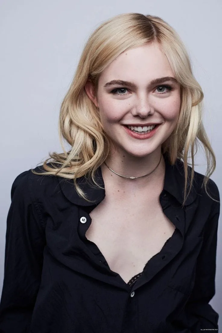 Elle Fanning photo 3 — Slim, Blue